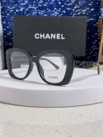 Chanel 香奈儿 光学款 大量现货放心上图 镂空5422 推荐这款佩戴起来具有型，超有气质的一款墨镜 镜腿Logo字母镶钻设计超抢眼效果 左右镜腿设计不同有