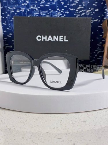 Chanel 香奈儿 光学款 大量现货放心上图 镂空5422 推荐这款佩戴起来具有型，超有气质的一款墨镜 镜腿Logo字母镶钻设计超抢眼效果 左右镜腿设计不同有