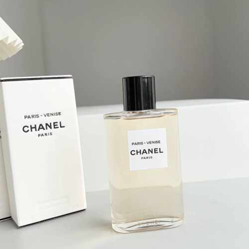 专柜品质 香奈儿巴黎-威尼斯 香奈儿 之水系列 巴黎-威尼斯 Chanel paris – Venise 香调：东方调 前调：粉红胡椒橙子香柠檬柠檬苦橙叶 中调