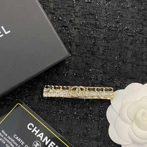 香奈儿发夹热销款火爆上新 Chanel22C金属羊皮革水钻发夹 皮穿链设计，中间双C Lpgo，采用最实用的弹簧夹 低调不浮夸，气质美女子必备