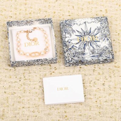 208555 我们出品 项链Z5900，手链Z4500，量大咨询客Fu！ Cd 蜜蜂粉珍珠手链 项链 墙裂推荐一套入巨美，巨美的珍珠Choker，珍珠从大到小的