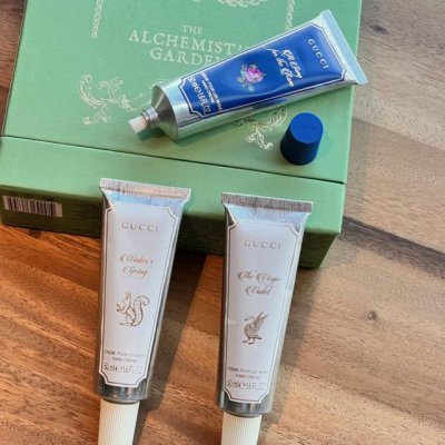 专 古驰炼金术士花园花护手霜三件套花意版！内含：50Ml×3。味道：冬之春，瑰之颂，花之初。
