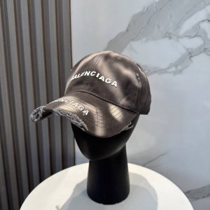 balenciaga巴黎世家新款洗水棒球帽 很酷的色系 男女佩戴都有不同Style 第一批抢先出货 巴黎粉必入款