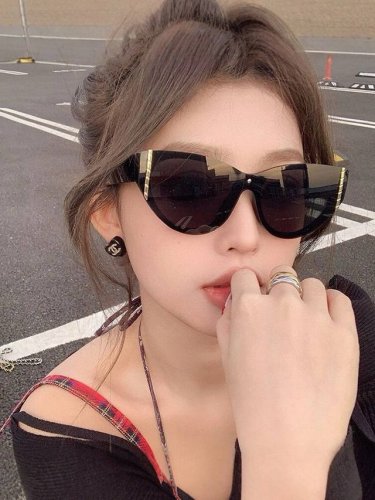 Gucci 2025开春新款 潮流爆款 时尚方框太阳镜 高品质 佩戴舒适 网红潮款墨镜 型号 G82036