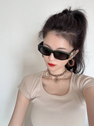 Chanel大框太阳镜墨镜 经典的方框设计，不挑脸型，无论搭配大衣还是连衣裙都非常显气质偏光镜片预防紫外线 型号：Ch9231