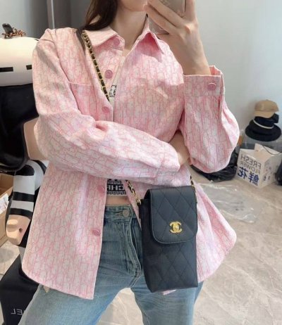 100 Chanel香奈儿 拼接五折小巧 配送链包 配套包装盒 链包可放手机 时尚博主人手一套，造型神器！出片率极高！自带高级感！伞包双C五金！细节完爆…