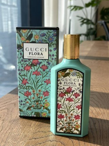 专柜品质 前调 意大利柑橘 红浆果 花香调 梨香 中调 茉莉净油 白栀子花 赤素馨花 木兰 基调 红糖 调香师 Jordifernandez 新的华美茉莉香水