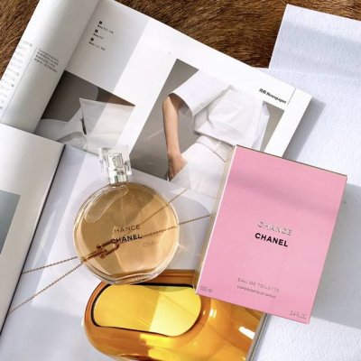 专柜品质 香奈儿 邂逅 黄邂逅 Chanel Chance Eau De Toilette前调：菠萝、鸢尾花、广藿香、粉红胡椒、风信子中调：茉莉、柠檬后调：麝香