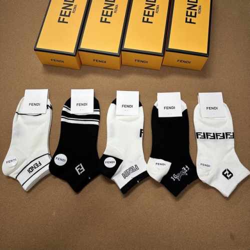 特 Fendi 芬迪Ff新品袜子 一盒五双 提花经典的双F标志，纯棉材质制造，透气舒适，超级Nice超火爆小单品，大牌出街，潮人必备超好搭