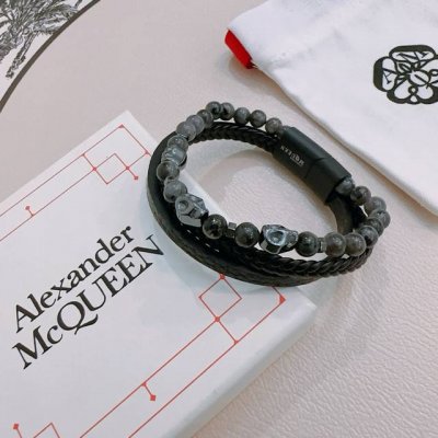 新款Alexander Mcqueen 亚历山大 麦昆 牛皮手链 专柜一致原版定制 骨子里那种叛逆浮夸朋克可内心又向往着美好的焦虑 对美的另一种诠释 男士火爆款