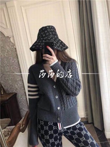 特价 。L家。爆款牛仔大檐渔夫！ 配防尘袋 高端舒适！高端材质！！今年帽子第一流行趋势绝对是渔夫帽！今年的渔夫帽满目玲琅！非常百搭、男女通用！亲们可以看细节！车