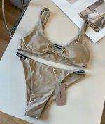 Miumiu缪缪新款比基尼适合多种场景的游泳衣♀海边 游泳池 温泉 水上乐园 漂流都可以内搭也完全可以 连体设计遮肉显高挑 腹部有点肉肉也不影响咱美美的 背面设
