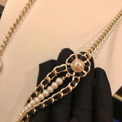 耐看百搭 新款Chanel 小香 珍珠 三层长链 毛衣链 秋冬季专场 质感超棒 名媛美搭款 精工施华洛世奇珍珠 多层电镀 现货秒发简洁大方耐看 两种戴法