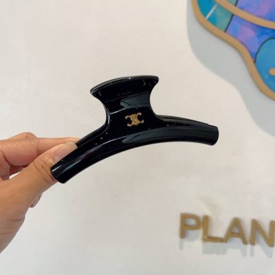 配包装 celine 赛琳 凯旋门新款发夹 经典字母抓夹 超精致百搭 转图必爆哈 网红同款