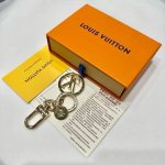 元配图片原版包装 louis Vuitton 官网M6 00 Lv Circle钥匙扣 lv Circle钥匙扣既鲜艳靓丽又极具功能性 是一件实用包饰 Lv C