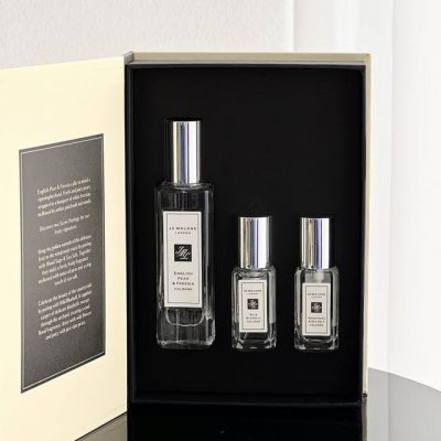 专柜品质 情人节礼物Jomalone 祖玛珑 祖马龙 新款香水三件套礼盒内含：英国梨与小苍兰 30Ml+Q版蓝风铃9Ml+Q版鼠尾草与海盐9Ml
