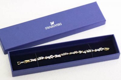热销款推荐 Swarovski 金色满钻树叶手链 原版一致材质！自家实图拍摄，所见即所得
