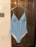 特 p dior迪奥吊带V领连体泳衣 性感女神适合多种场景的游泳衣 海边 游泳池 温泉 水上乐园 漂流都可以内搭外穿也完全可以 面料 透气舒适 速干弹性的游泳衣