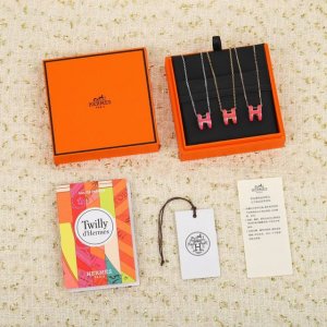 金色 香槟金色 银色 我们出品 大号，Zp3900 ，独家发售，代购版本 Herme*爱马仕珐琅弧形H项链，专柜在售3千现货2017版的把原来的钢铁丝项圈换成了