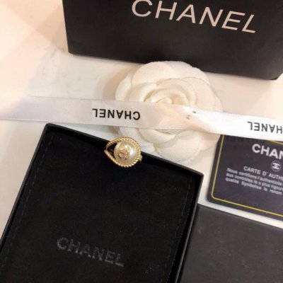 Chanel香奈儿戒指 戒指 简约百搭款新版本超美跟正品一样制作美丽的东西不需要华丽的背景随便拍拍就超美 明星网红同款