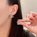 Chanel香奈儿 中古 双C耳钉原版复刻Logo 小香家的款式真心无需多介绍每一款都超好看 精致大方 非常显气质.