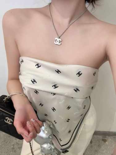 我们出品 Zp6110 量大咨询客Fu 香 白色滴油双C项链 25S夏季最新款 老规矩先买先得 闭眼冲绝对不会出错的款式 非常经典高级 这是一款十年后拿出来也还