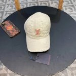 Lv 路易威登 2025新款原单破洞棒球帽，专柜1:1开模订制质量超赞，基础头围57 可调节。