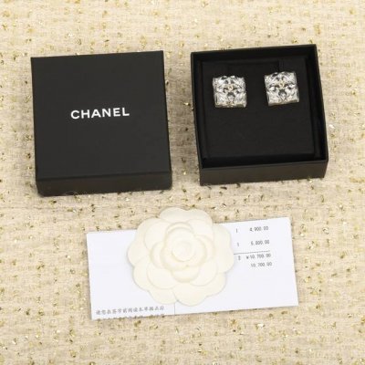 我们出品 Zp7540 量大咨询客Fu 必入爆款 Ch Nel白方块树脂双C耳钉 看似简单 实际非常重工 报废了3批货 我们一致致Z批 黄铜材质 每个字母的棱棱