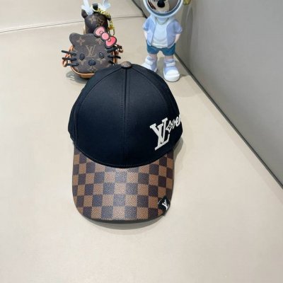Lv 路易威登 新款原单棒球帽 牛皮压花 1:1开模订制 原版牛仔布料 做工细致完美 质量超赞 基础头围56 贴片可调节