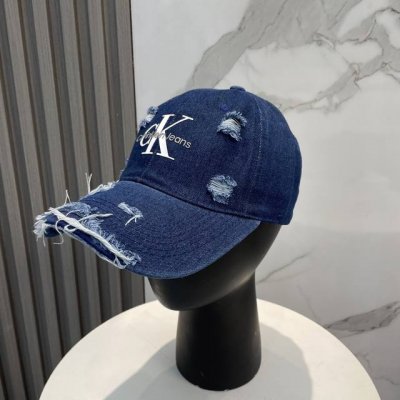 ck新款 水洗做旧破洞牛仔布棒球帽 新推出洗水牛仔系列，休闲百搭 衣橱搭配神器