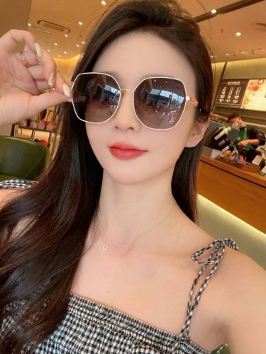 Gucci 2025官方新款 众多明星同款新款大框偏光墨镜 宝丽来超清加厚太阳镜型号：G9822
