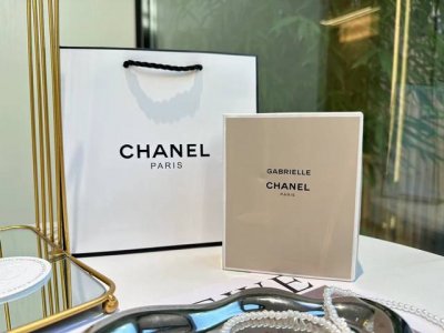 专柜品质 Chanel香奈儿嘉伯丽尔香水 Ml 专柜品质小香嘉柏丽尔女士香水Gabrielle Ml 香调：花香调为主，是由依兰依兰、茉莉花、橙花和晚香玉结合而