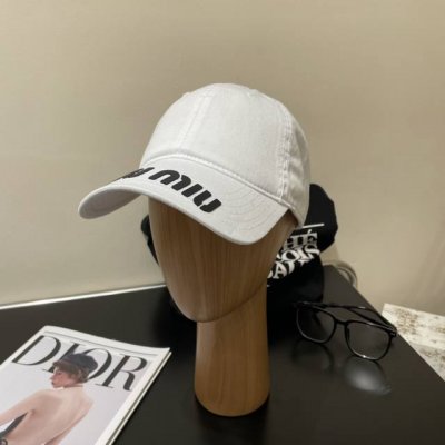 miumiu新款素色棒球帽 当下爆热的色系-街头感十足！ 潮流百搭，小红书种草，毒药 Get上你们的男朋友，一起Cool
