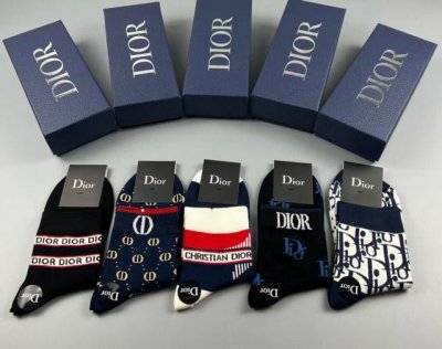 特 Dior 迪奥D家新品男款袜子 一盒五双 提花品牌Logo 简单大气 实物超漂亮 经超火爆小单品 大牌出街 潮人必备超好搭