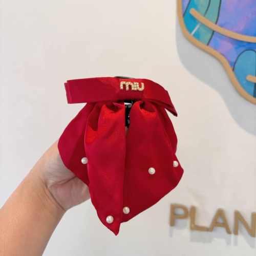 配包装 Miumiu 缪缪 新款手工网红抓夹，时尚字母简约发夹原单货，潮女必备品，超级的高大上！