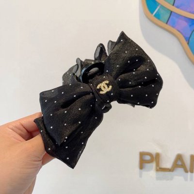 配包装 P60 Chanel 香奈儿 新款头饰蝴蝶结抓夹，高级感字母简约复古发夹原单货，简约百搭，潮女必备品，超级的高大上！