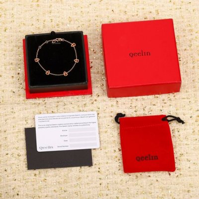 208686 我们出品 葫芦手链 可订做18K真金真钻版 只做对版真金货 价询客Fu 你的 礼物 采用双葫芦形态 意旨爱需要双向奔赴 好事成双 时尚配搭 精致考