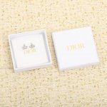 204601 我们出品 Zp3770，量大咨询客Fu！ Dorcd字母耳钉 采用了经典的设计元素一致致Zp黄铜材质，戴上简直仙女下凡 太好看了五金圆润分明，刻字
