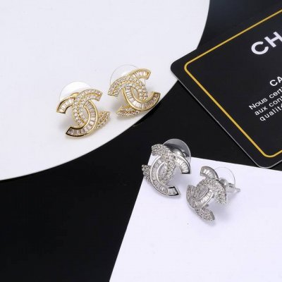 Chanel 小香 经典 Cc 精致 耳钉 耳环 高端定制 纯银针 原单品质 一比一工艺 缀以品 牌字母元素的设计质感极好 大方得体 炒鸡百搭 耳钉