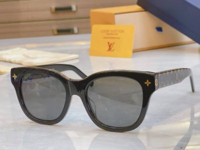 Louis Vuitto* 路易*威登新款太阳镜 Model Z2725U Size 54口20-146