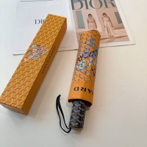 Goyard戈雅 三折自动折叠伞 热卖款 时尚指数爆表 不论晴天雨天使用都相得益彰 拥有它感受风从身体经过的感觉 留下沁人的芬芳 时尚达人必备哦 原单代工级品质