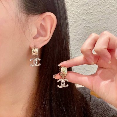 香奈儿双C镶钻耳环