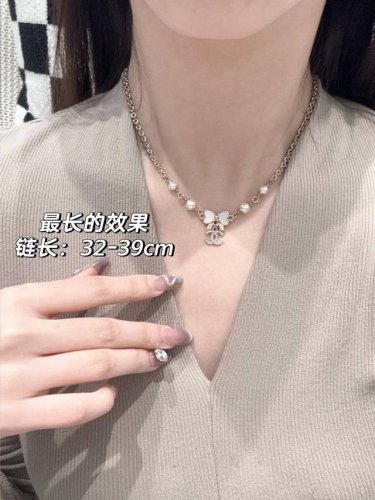 高品质 细节如图 香 白珐琅蝴蝶结项链 Choker 长度可调节太仙啦！最爱的蝴蝶结元素，全网首发这一季必入单品！火到炸裂，美到窒息，不买真心对不起自己甜度爆表