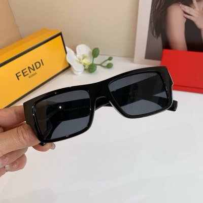 Fendi芬迪 高品质时尚方框太阳镜 佩带舒适 男女可以戴噢~超百搭！