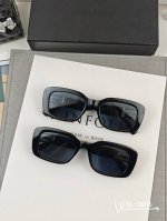 圣罗兰-Ysl . 宝丽来树脂高清镜片 . Tr90镜架-轻便佩戴舒适 . Size：57-16-148， . 新款Ysl家太阳镜减轻强光负担，遮挡有害光线防辐