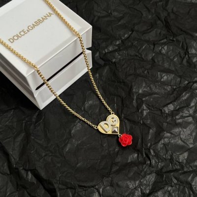 Dolce&Gabbana 杜嘉班纳 Dg字母秀场项链款，优雅大方 精工设计 时尚百搭 美女必备。