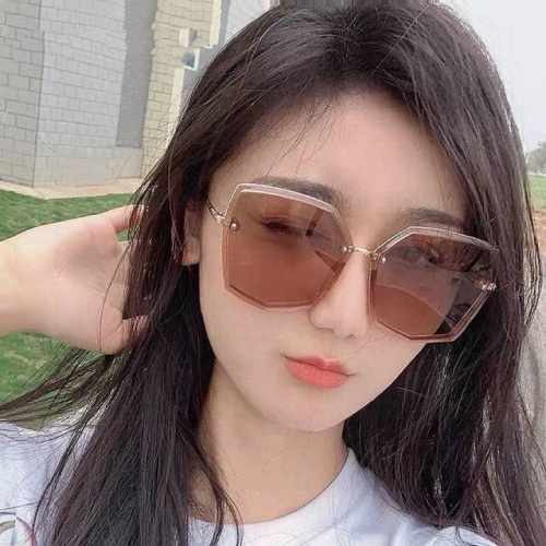 新品Chanel 香奈儿太阳镜以独特魅力和前卫风格诠释春夏最新眼镜，质感超好佩带舒适 型号：Ch8128