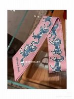 爱马仕Twilly，当红爆款“自由之马”，18姆米重磅真丝斜纹绸材质，精致的卷边，尺寸585Cm