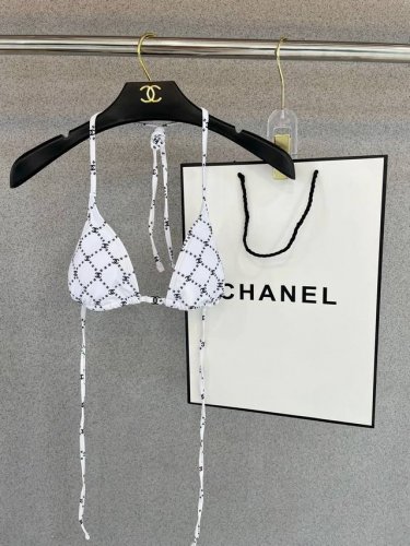 Chanel新款比基尼适合多种场景的游泳衣 海边 游泳池 温泉 水上乐园 漂流都可以内搭外穿也完全可以 面料 透气舒适 速干弹性的游泳衣更加帖肤易清洗 码数 S
