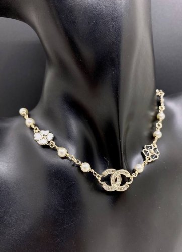 Chanel 最新款黑白花朵项链 一致Z批黄铜材质